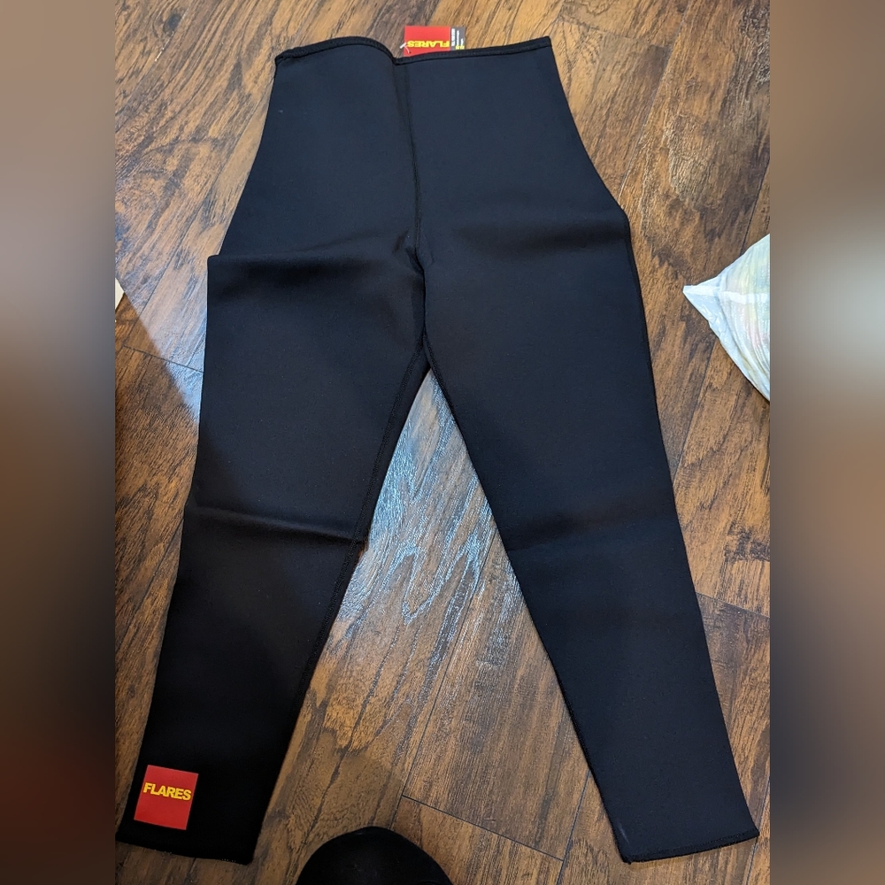 NEW Zaggora Hot Pants Flares L weights exercise